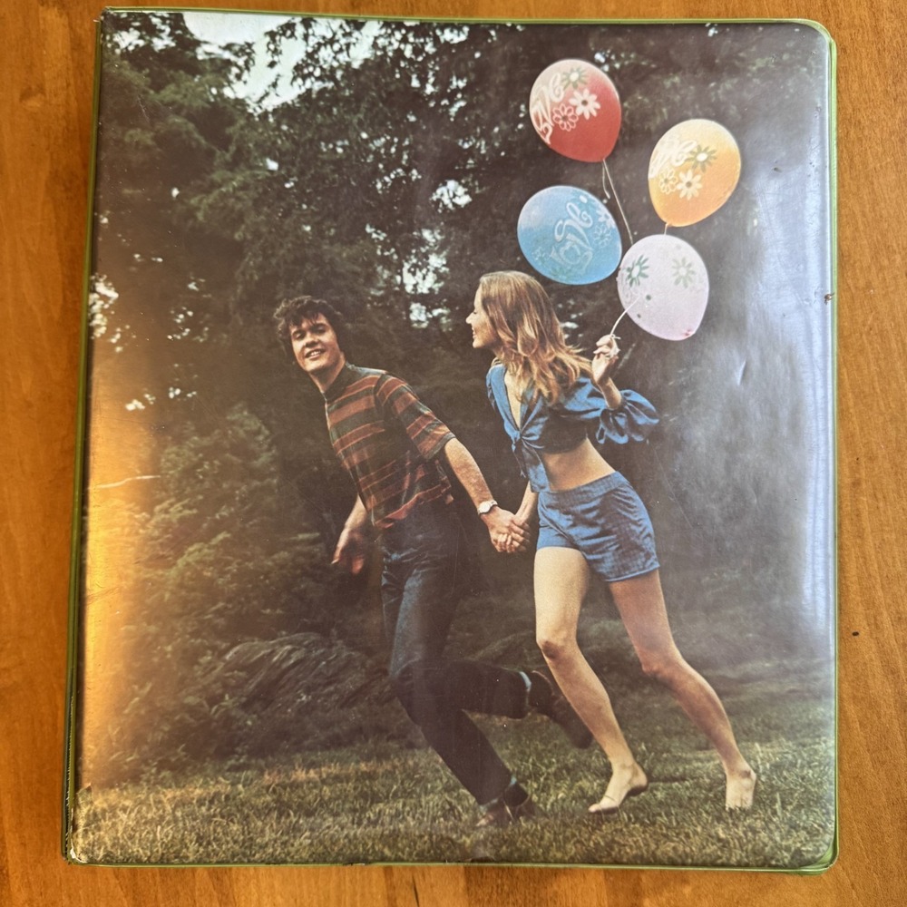 Vintage 3 Ring Binder Couple Mod 60s 70s Style Binder Scrapbook Love Balloons